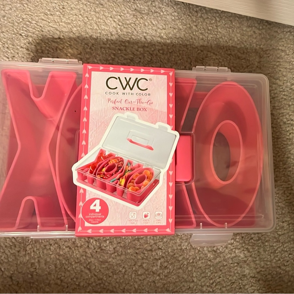 CWC Pink XOXO Valentine’s Day Snackle Box